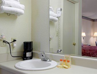 Relax Inn Canton Bilik gambar